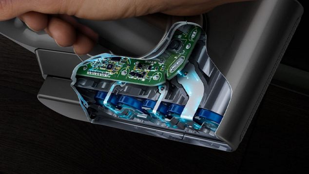 Dyson V15 Detect Absolute cutaway illustration of battery.